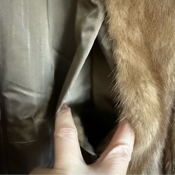 Beautiful Vintage Real Fur Brown Fur Coat - Picture 8 of 8